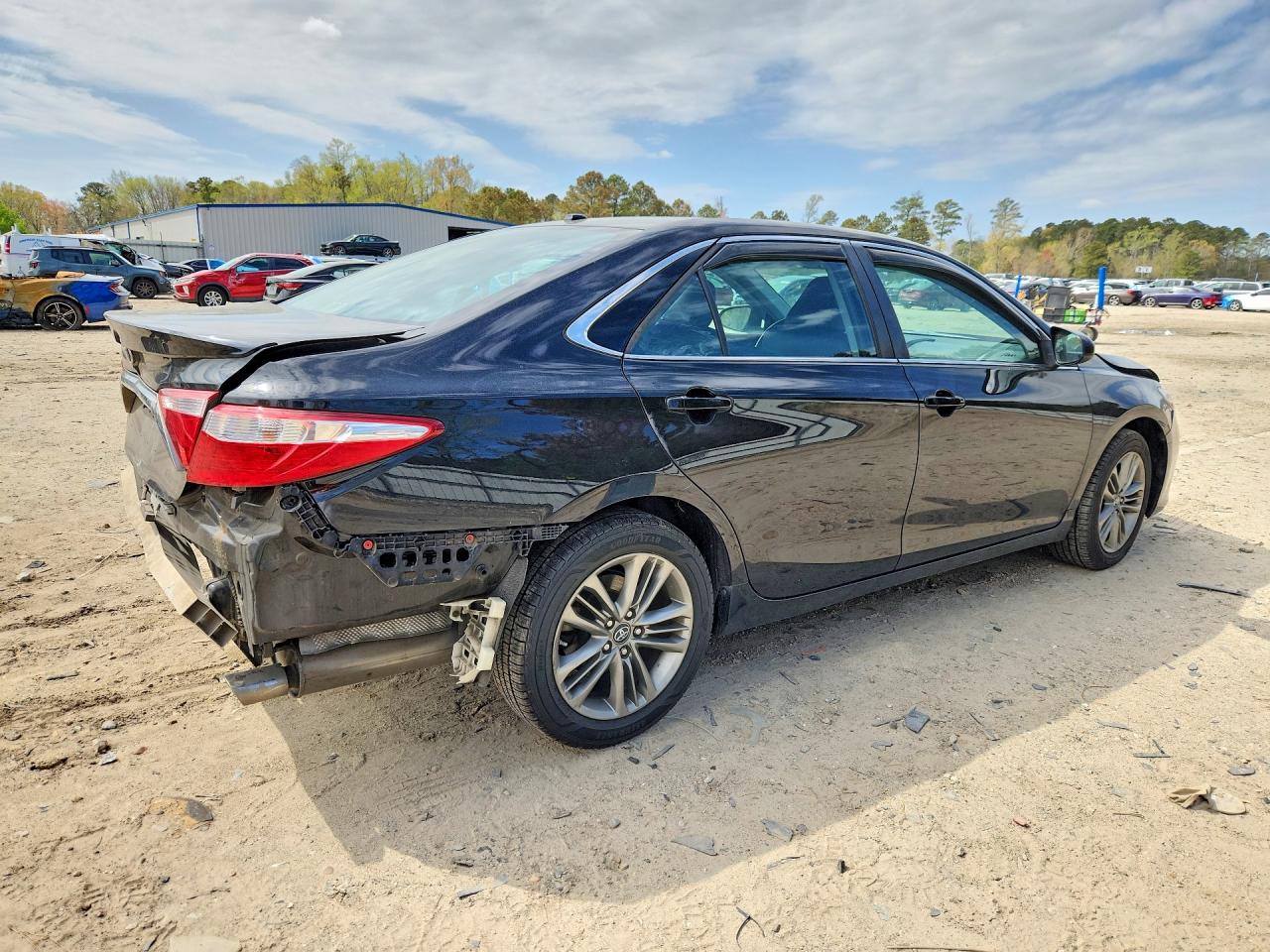 2017 TOYOTA CAMRY SE photo 5