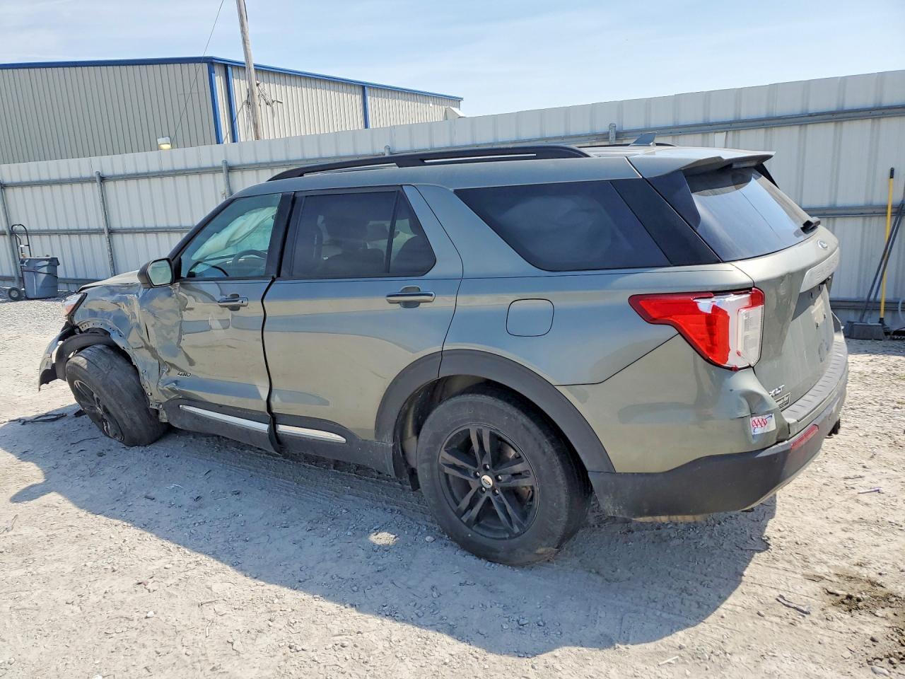 2020 FORD EXPLORER XLT photo 2
