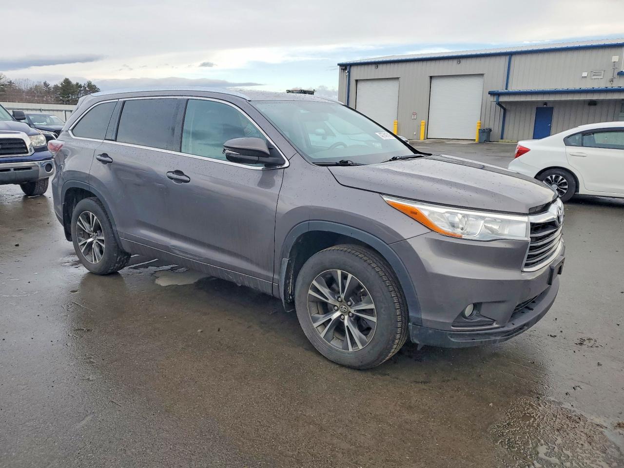 2016 TOYOTA HIGHLANDER XLE photo 10