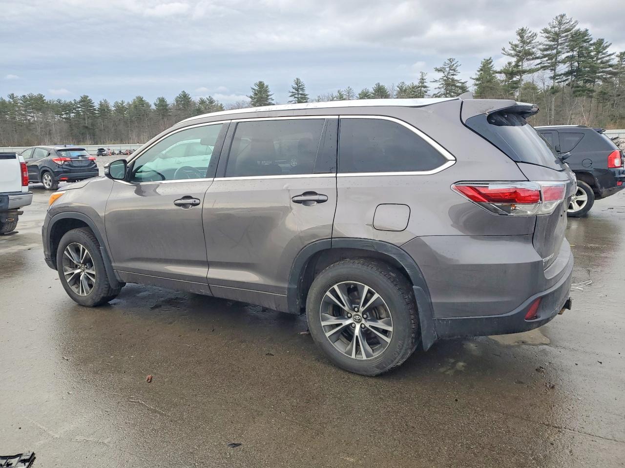 2016 TOYOTA HIGHLANDER XLE photo 4