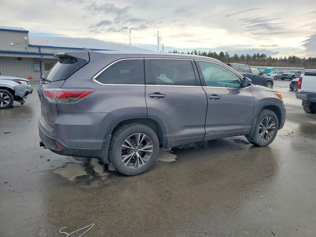 2016 TOYOTA HIGHLANDER XLE photo 7