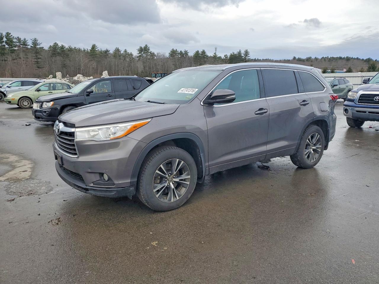 2016 TOYOTA HIGHLANDER
