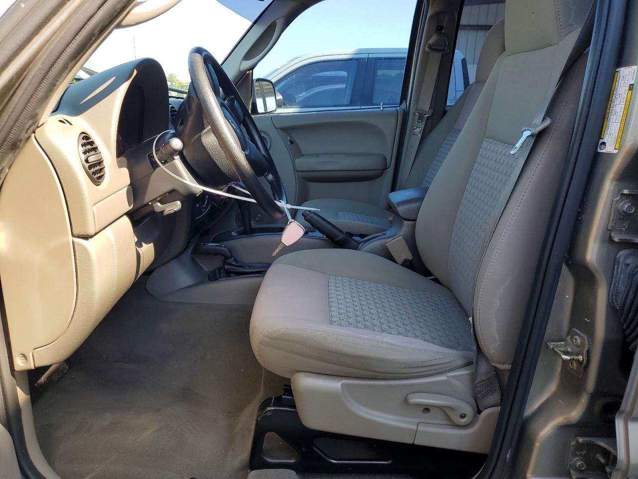 2005 JEEP LIBERTY SPORT photo 13