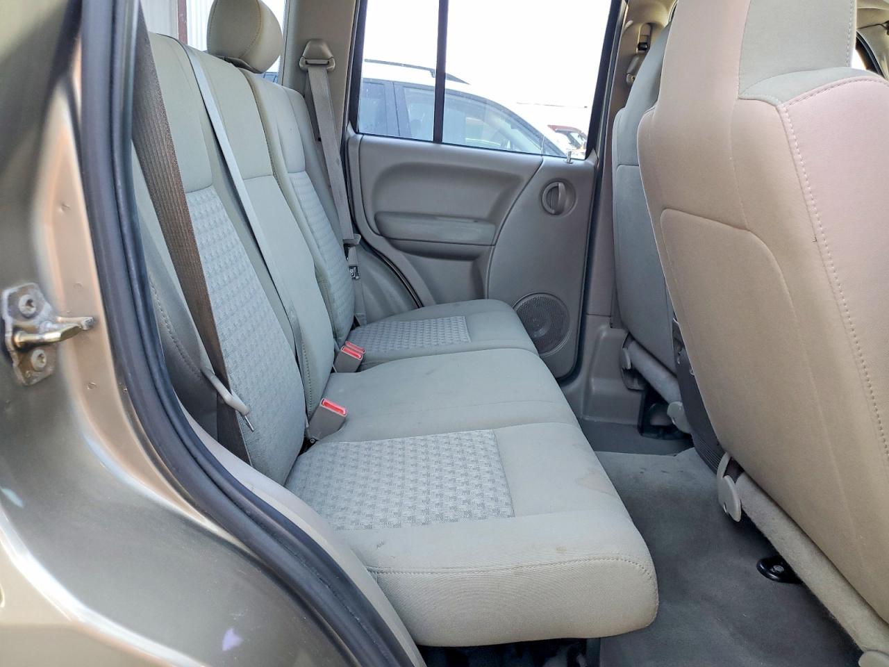 2005 JEEP LIBERTY SPORT photo 21