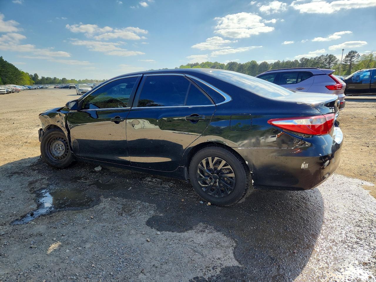 2016 TOYOTA CAMRY LE photo 3