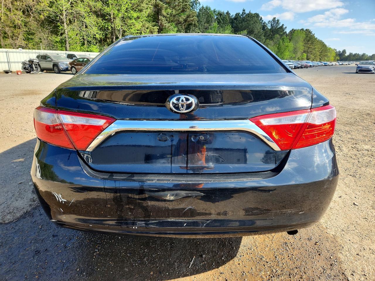 2016 TOYOTA CAMRY LE photo 11