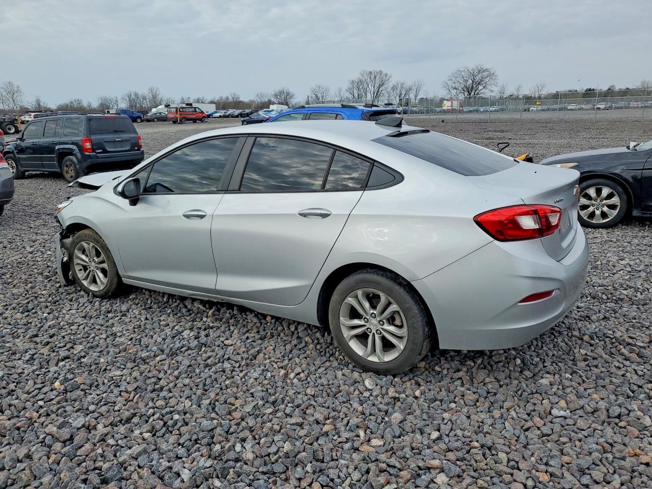 2019 CHEVROLET CRUZE LS photo 4