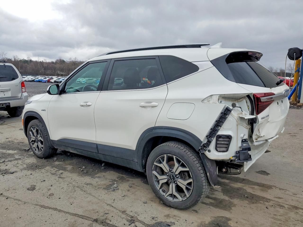 2023 KIA SELTOS EX photo 2