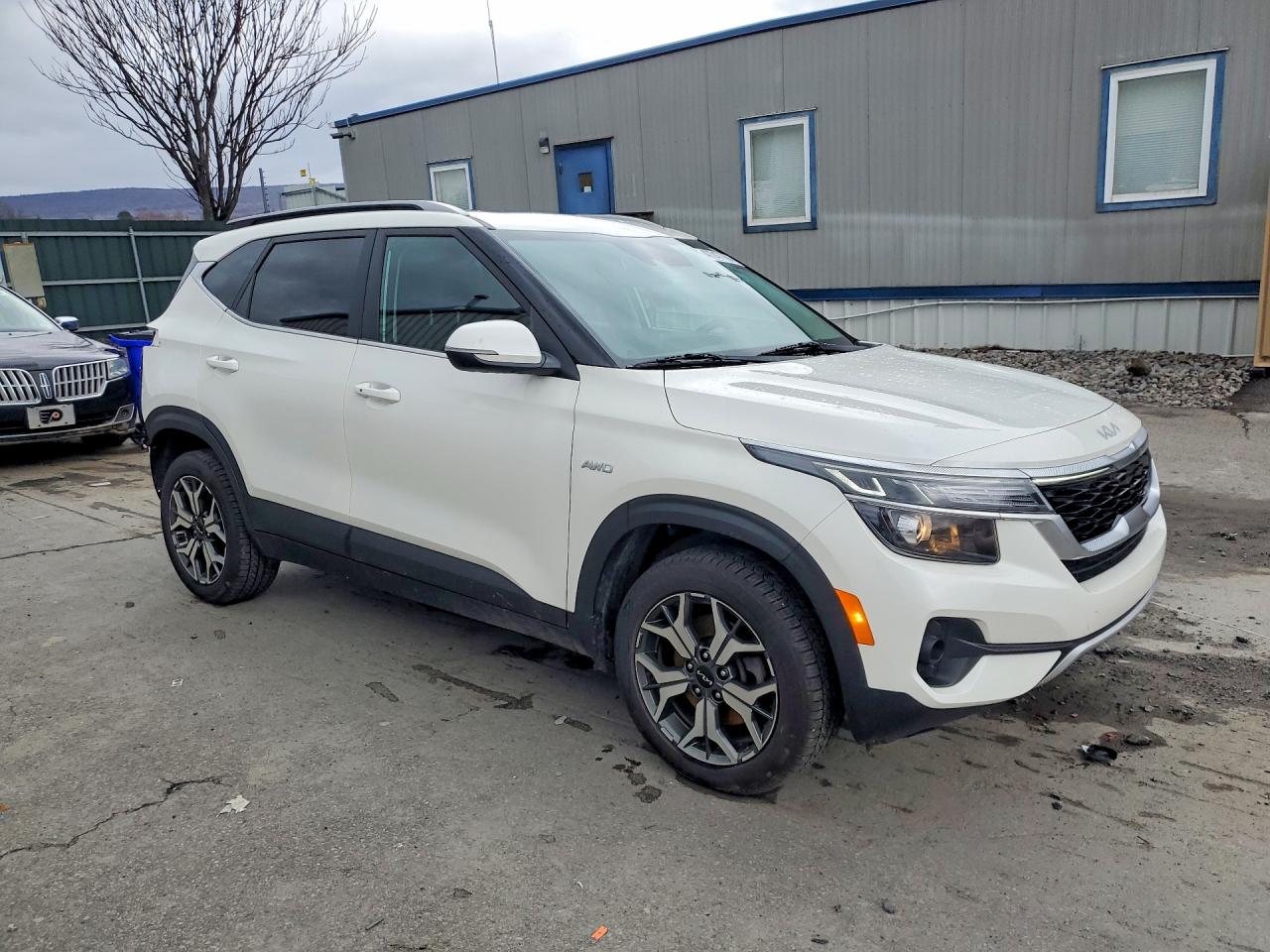 2023 KIA SELTOS EX photo 4