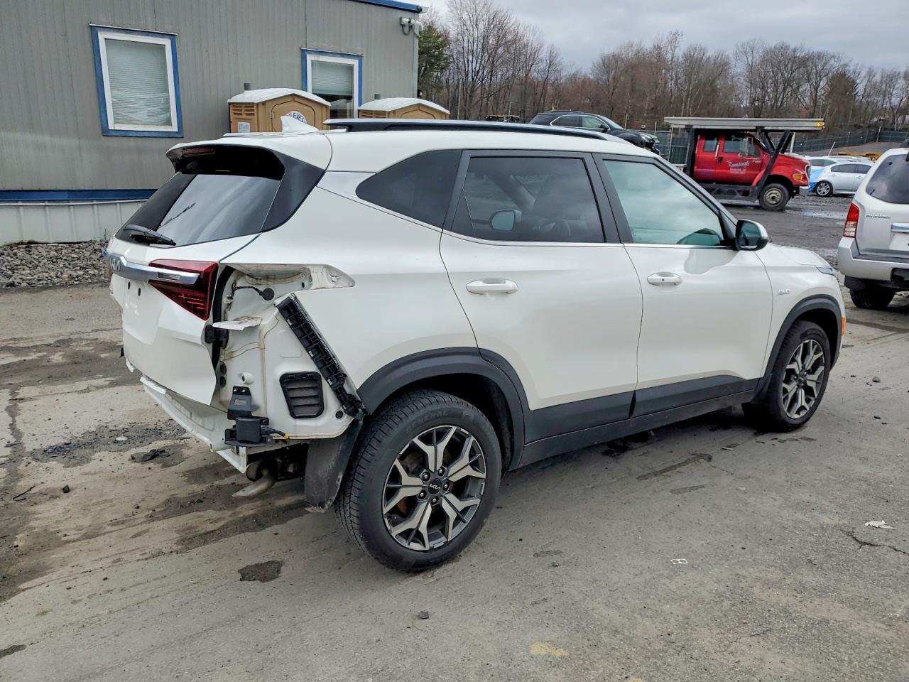 2023 KIA SELTOS EX photo 3