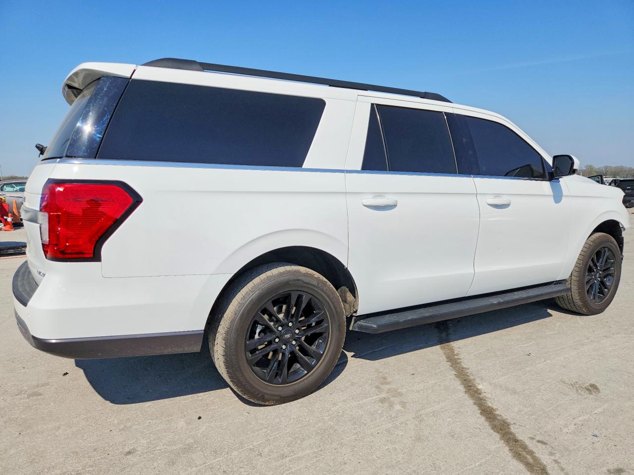 2024 FORD EXPEDITION MAX XLT photo 3