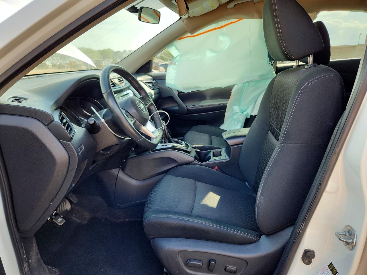 2017 NISSAN ROGUE SV photo 13