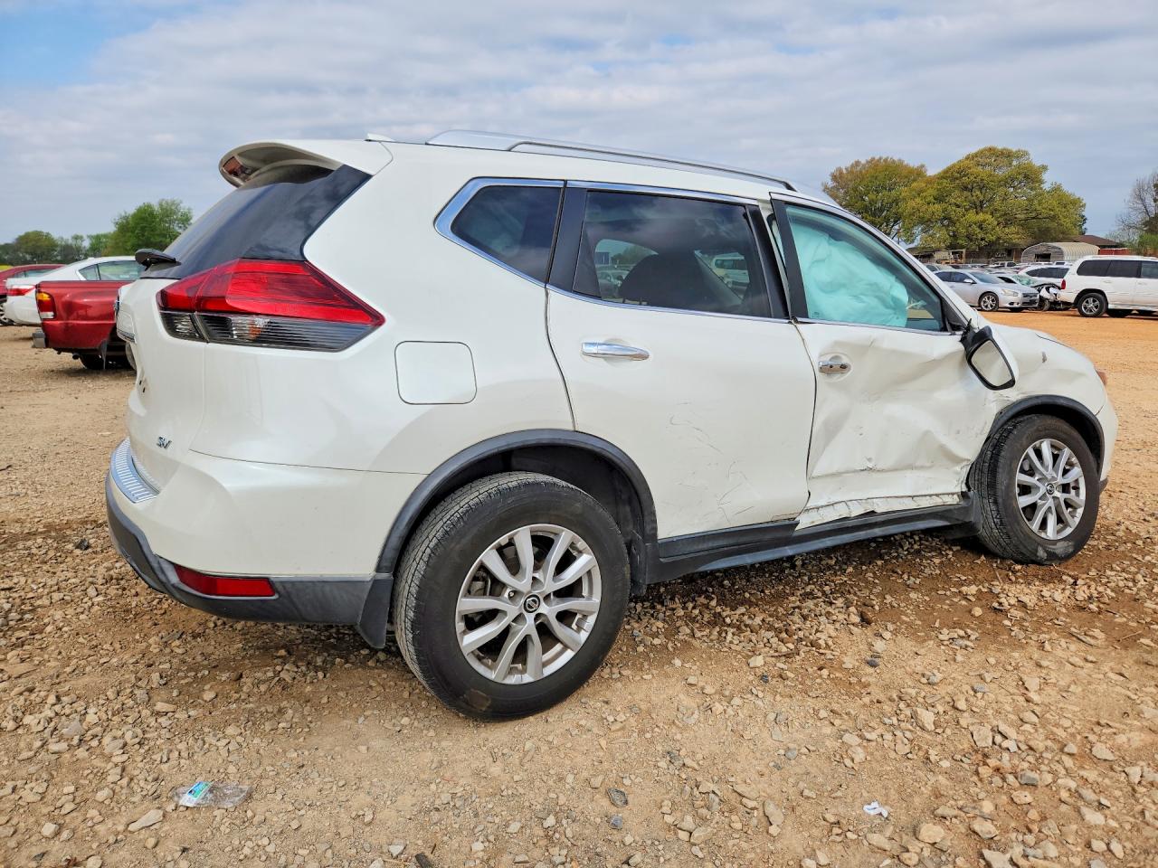 2017 NISSAN ROGUE SV photo 5