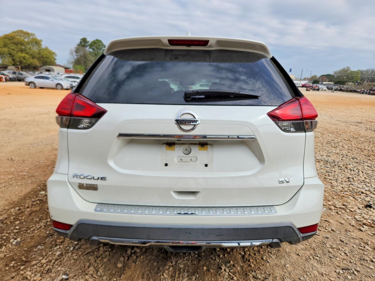 2017 NISSAN ROGUE SV photo 11