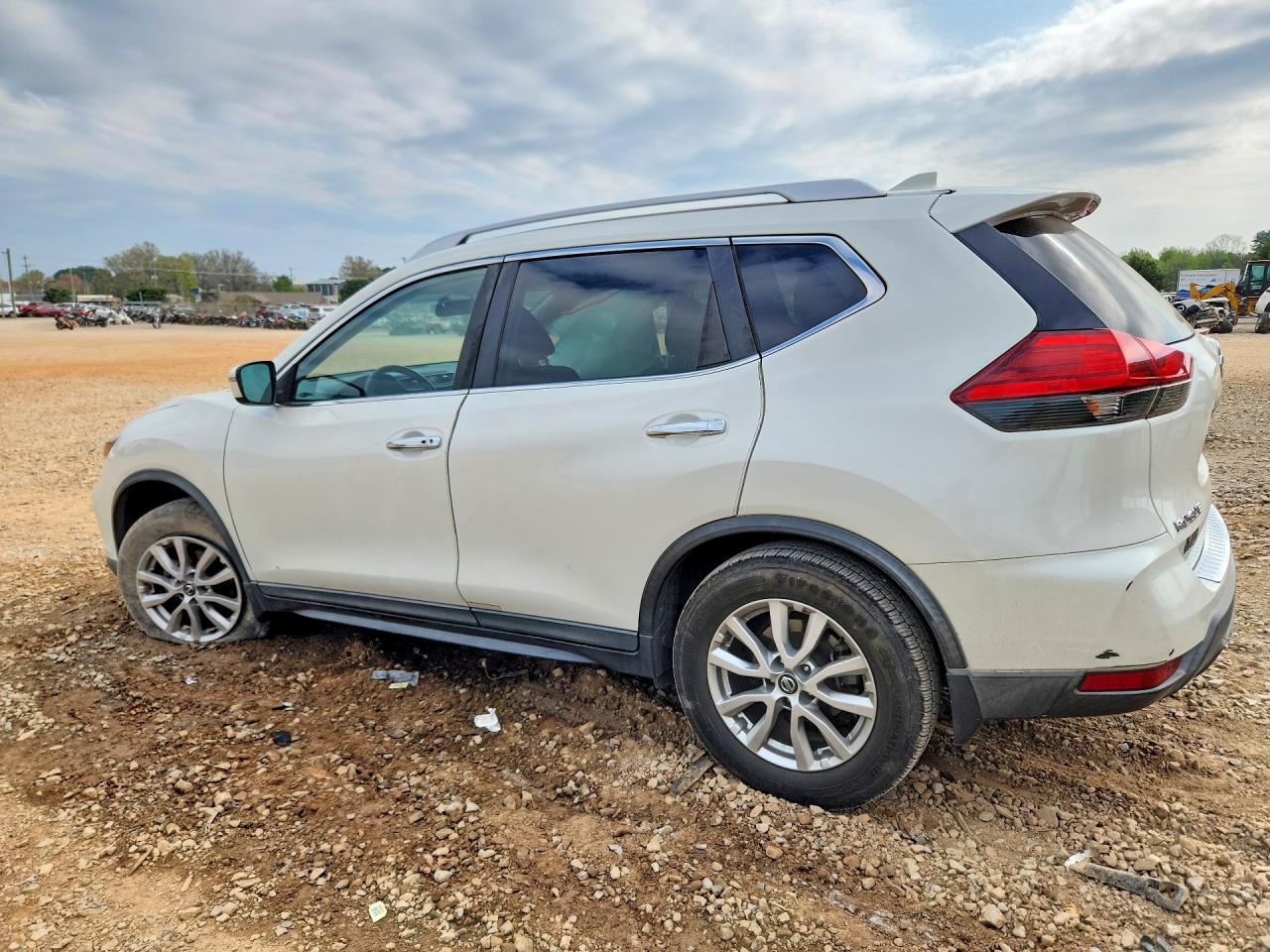 2017 NISSAN ROGUE SV photo 3