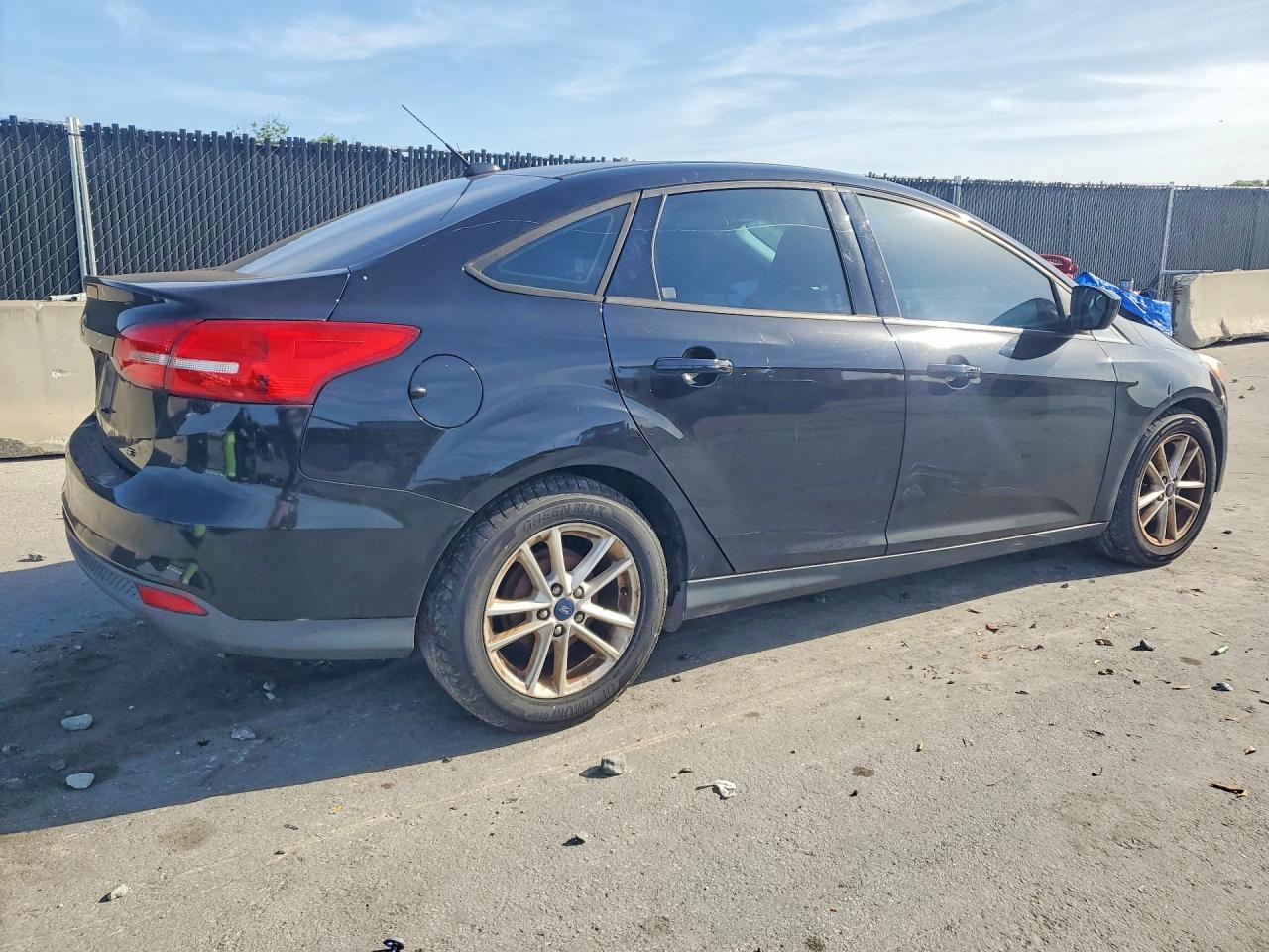 2018 FORD FOCUS SE photo 3