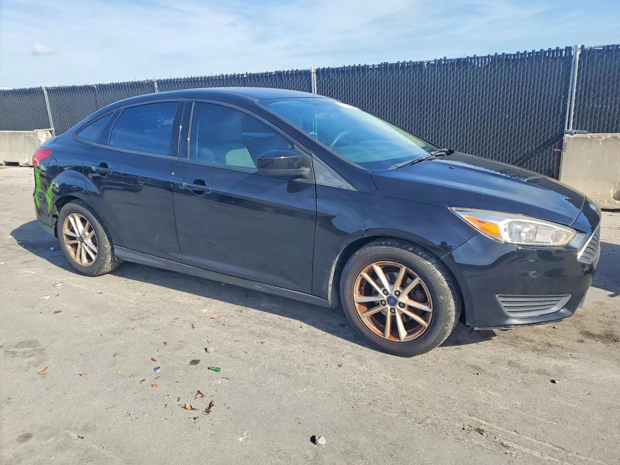 2018 FORD FOCUS SE photo 4