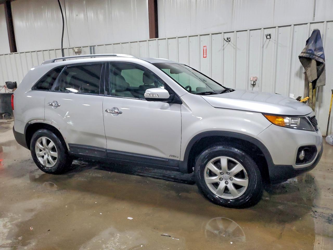 2013 KIA SORENTO LX photo 4