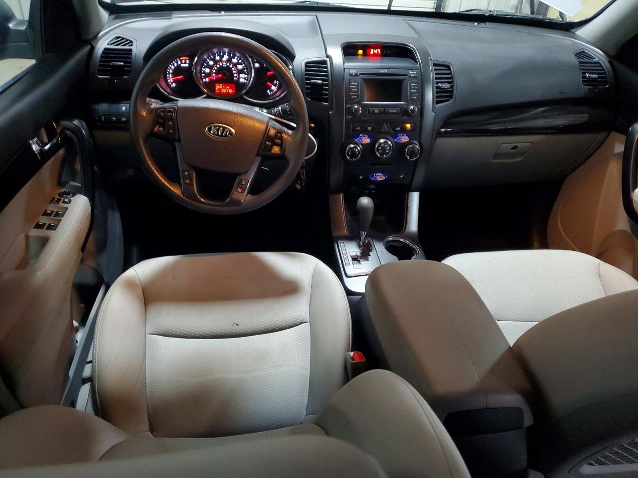 2013 KIA SORENTO LX photo 8