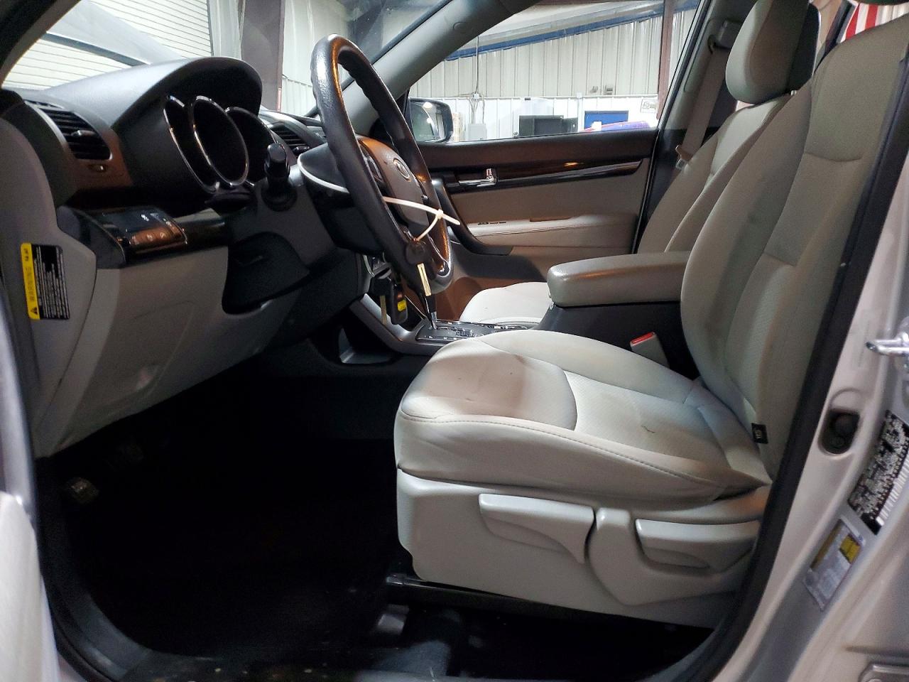 2013 KIA SORENTO LX photo 7