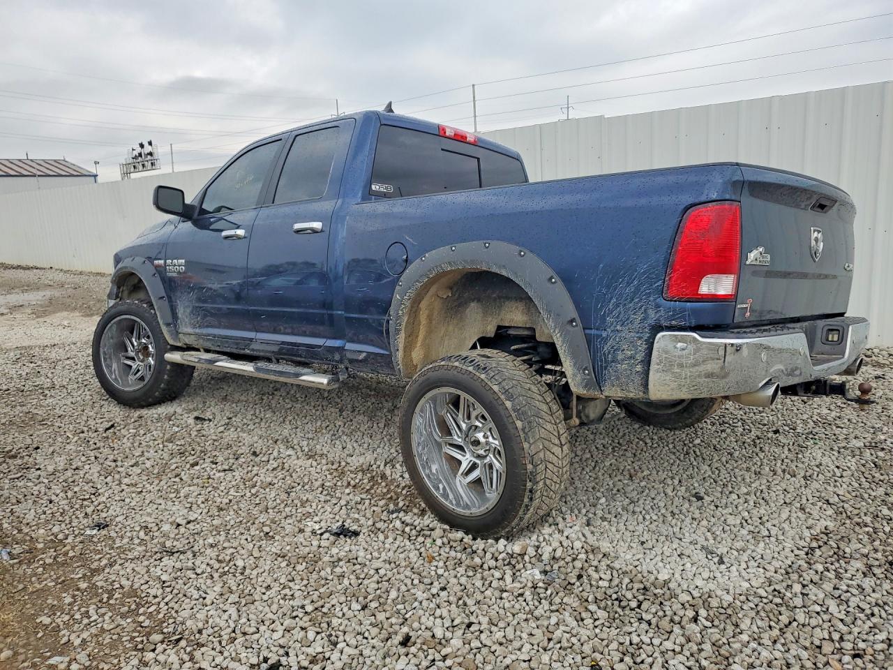 2019 RAM 1500 CLASSIC SLT photo 3