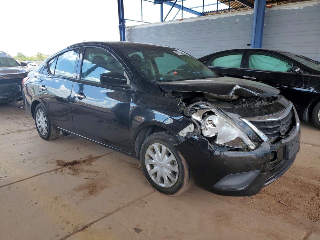 2019 NISSAN VERSA SV photo 10