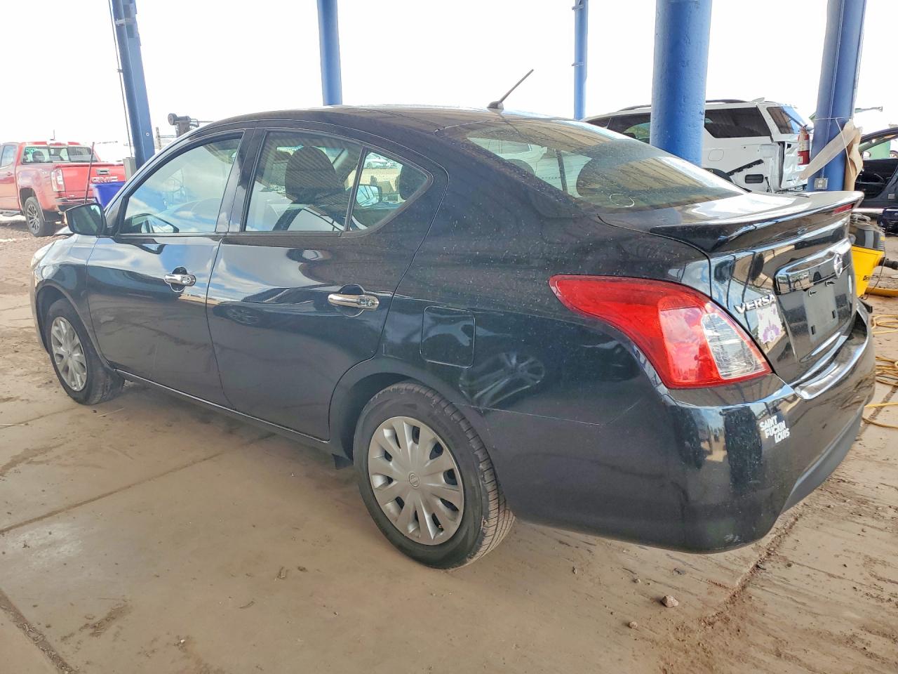 2019 NISSAN VERSA SV photo 4