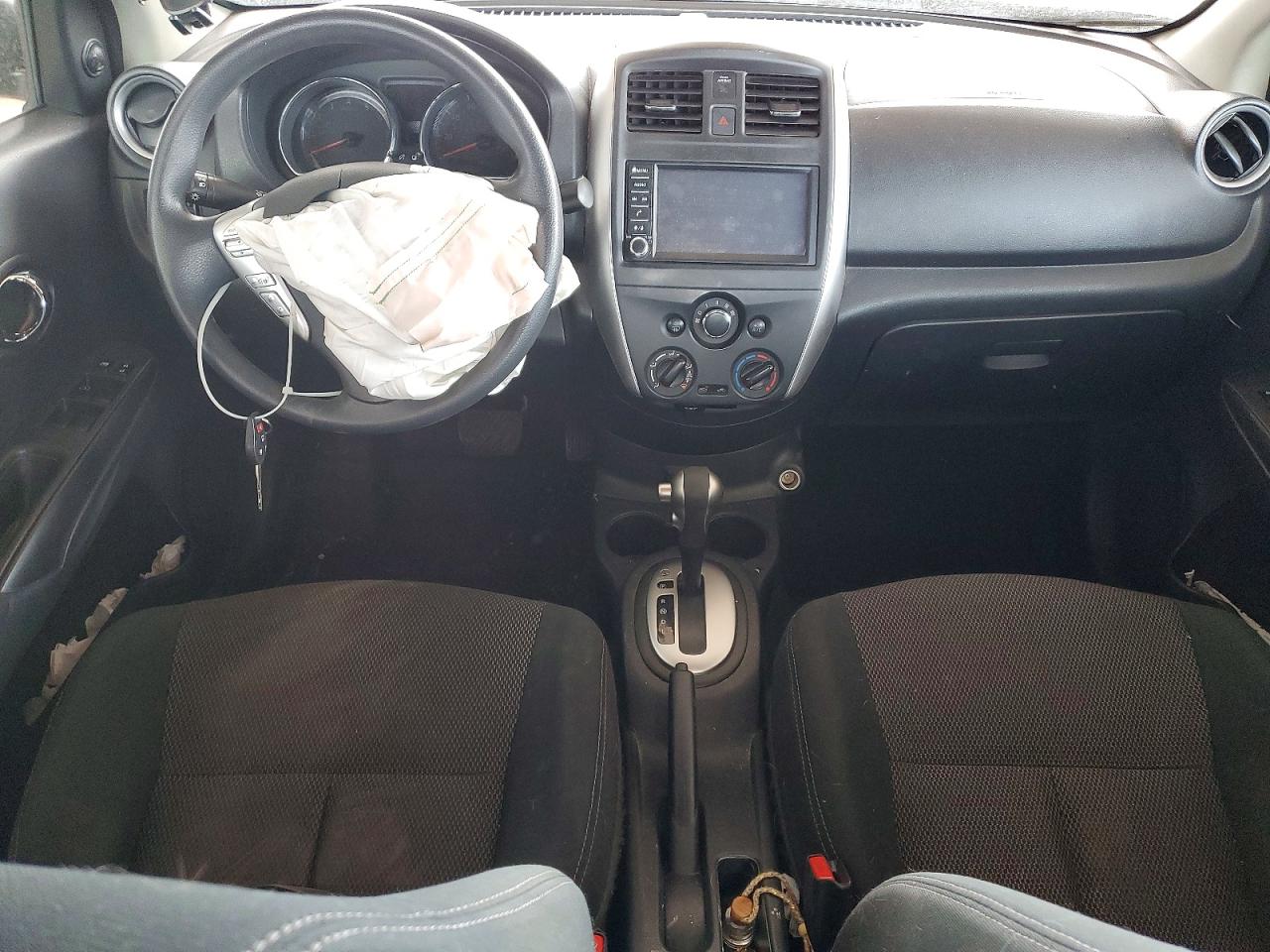 2019 NISSAN VERSA SV photo 22
