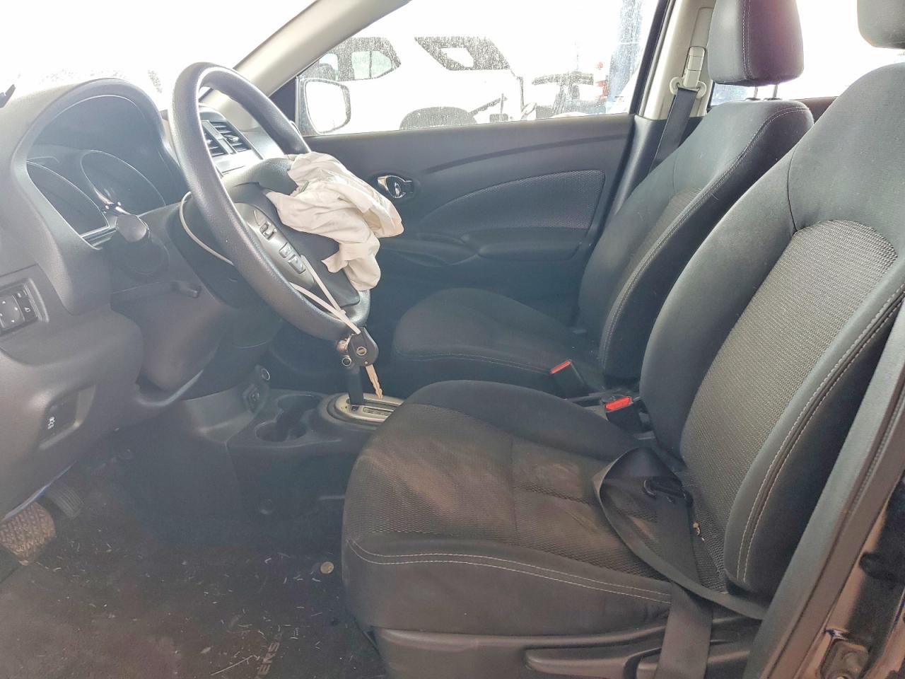 2019 NISSAN VERSA SV photo 19