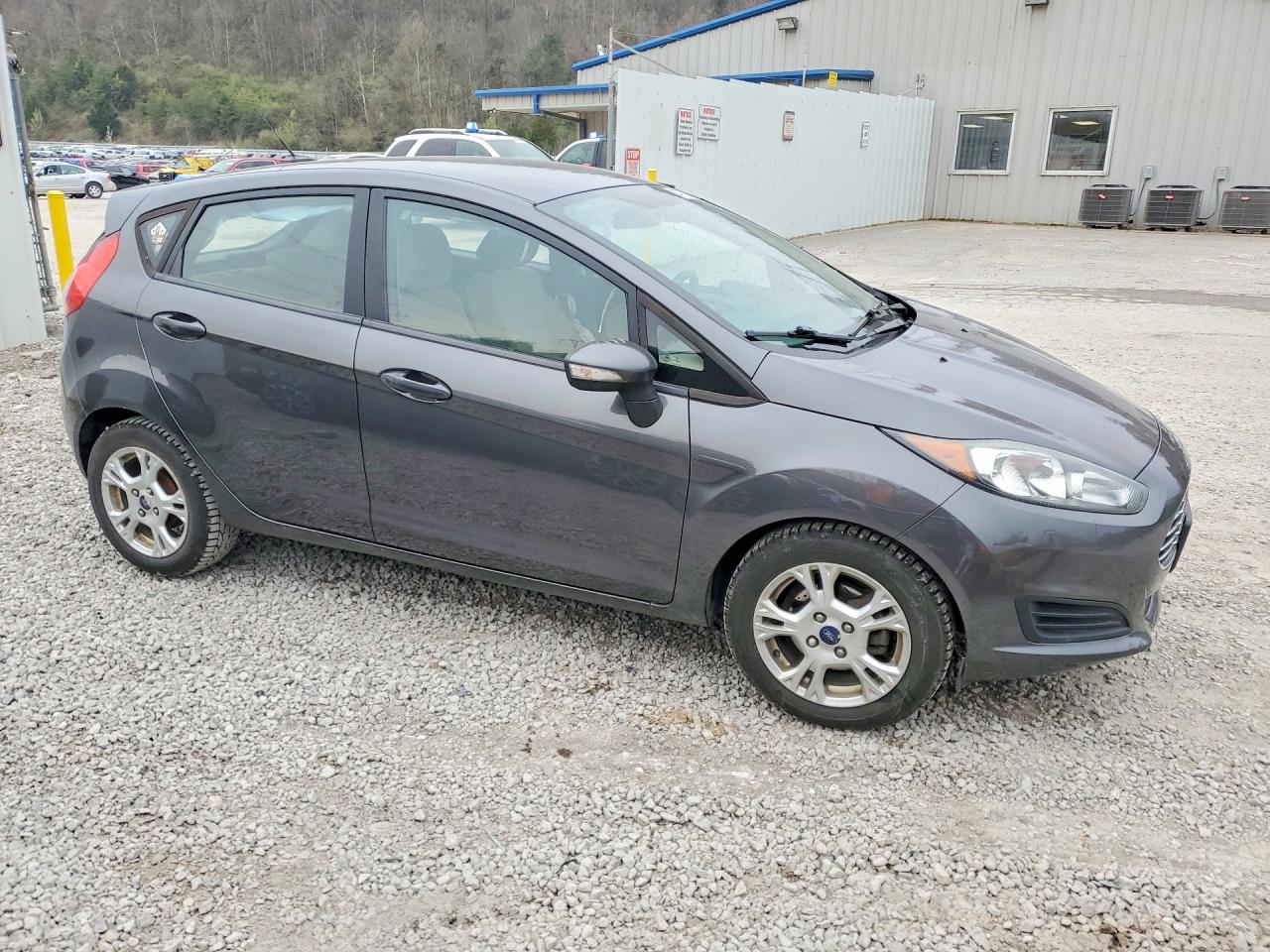 2015 FORD FIESTA SE photo 4