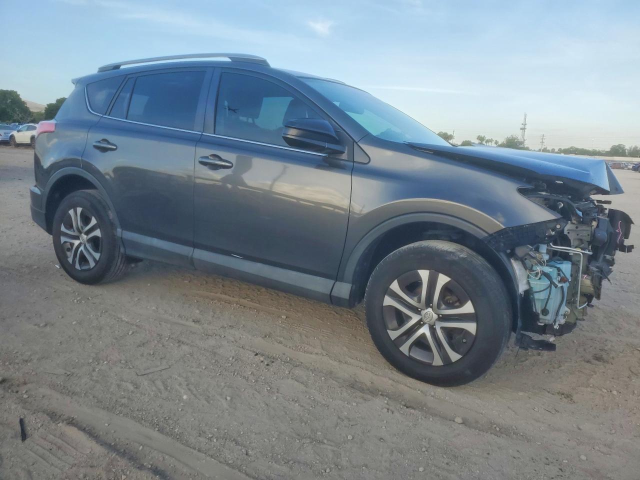 2018 TOYOTA RAV4 LE photo 4