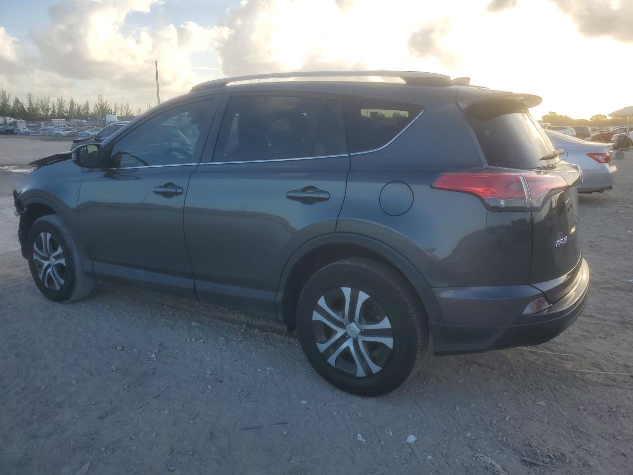 2018 TOYOTA RAV4 LE photo 2
