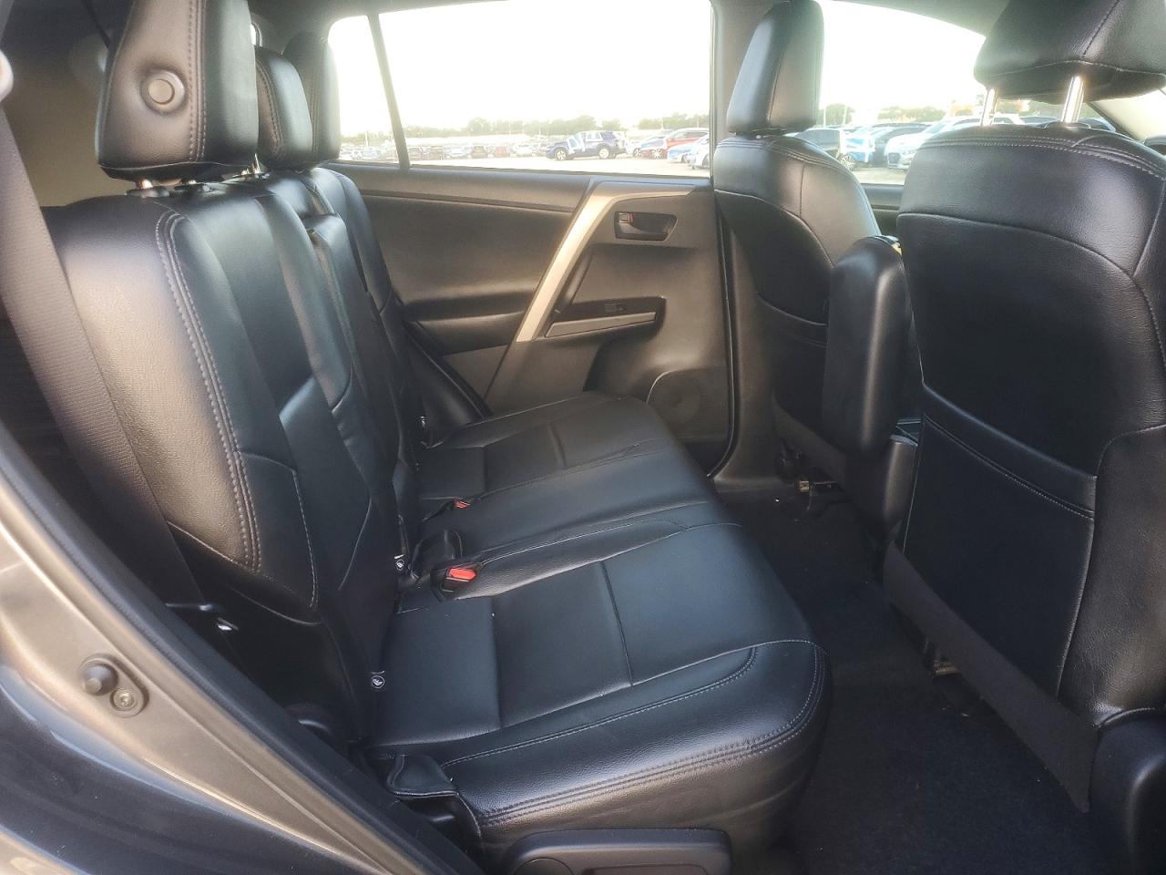2018 TOYOTA RAV4 LE photo 11
