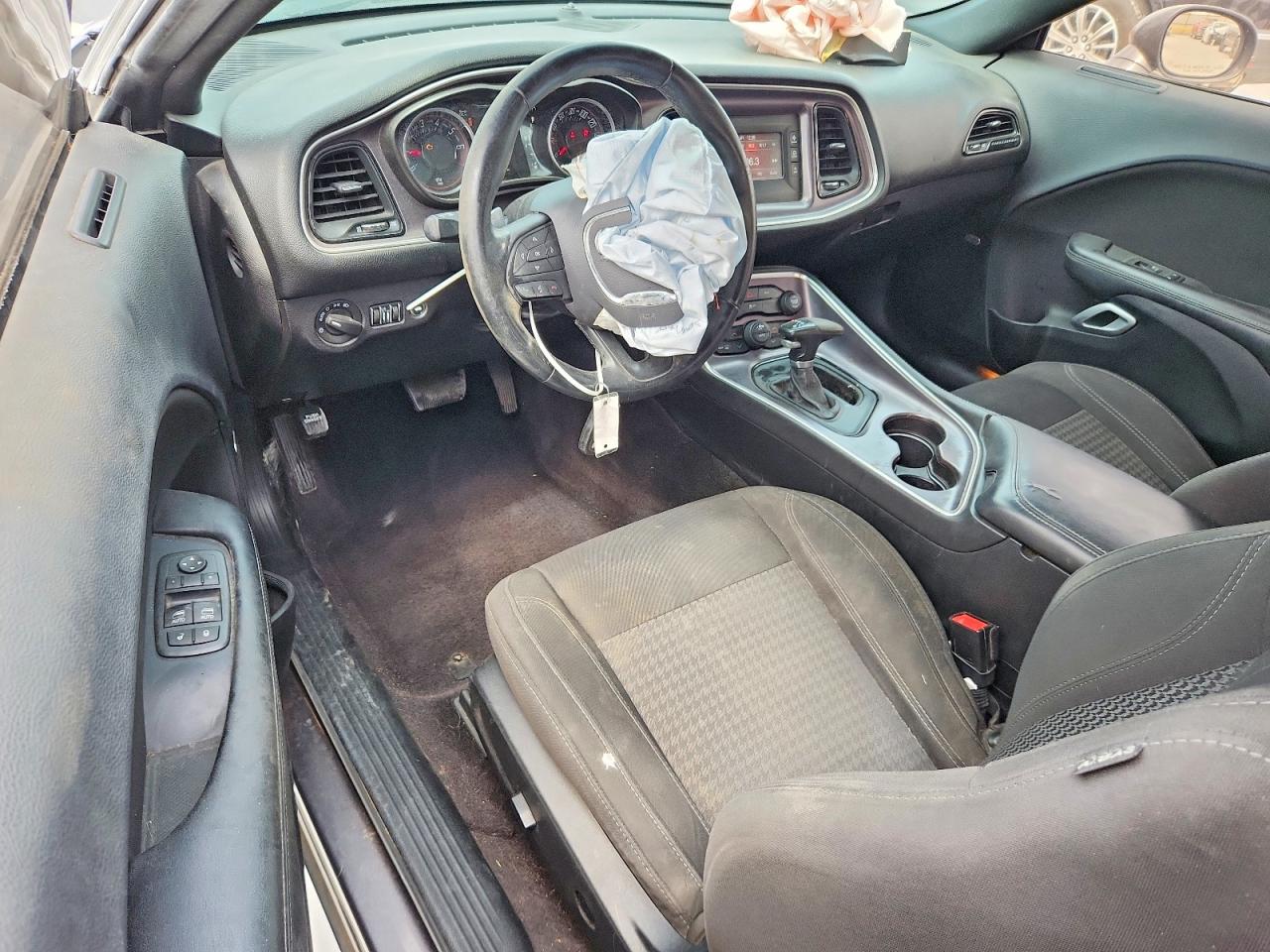 2016 DODGE CHALLENGER SXT photo 15