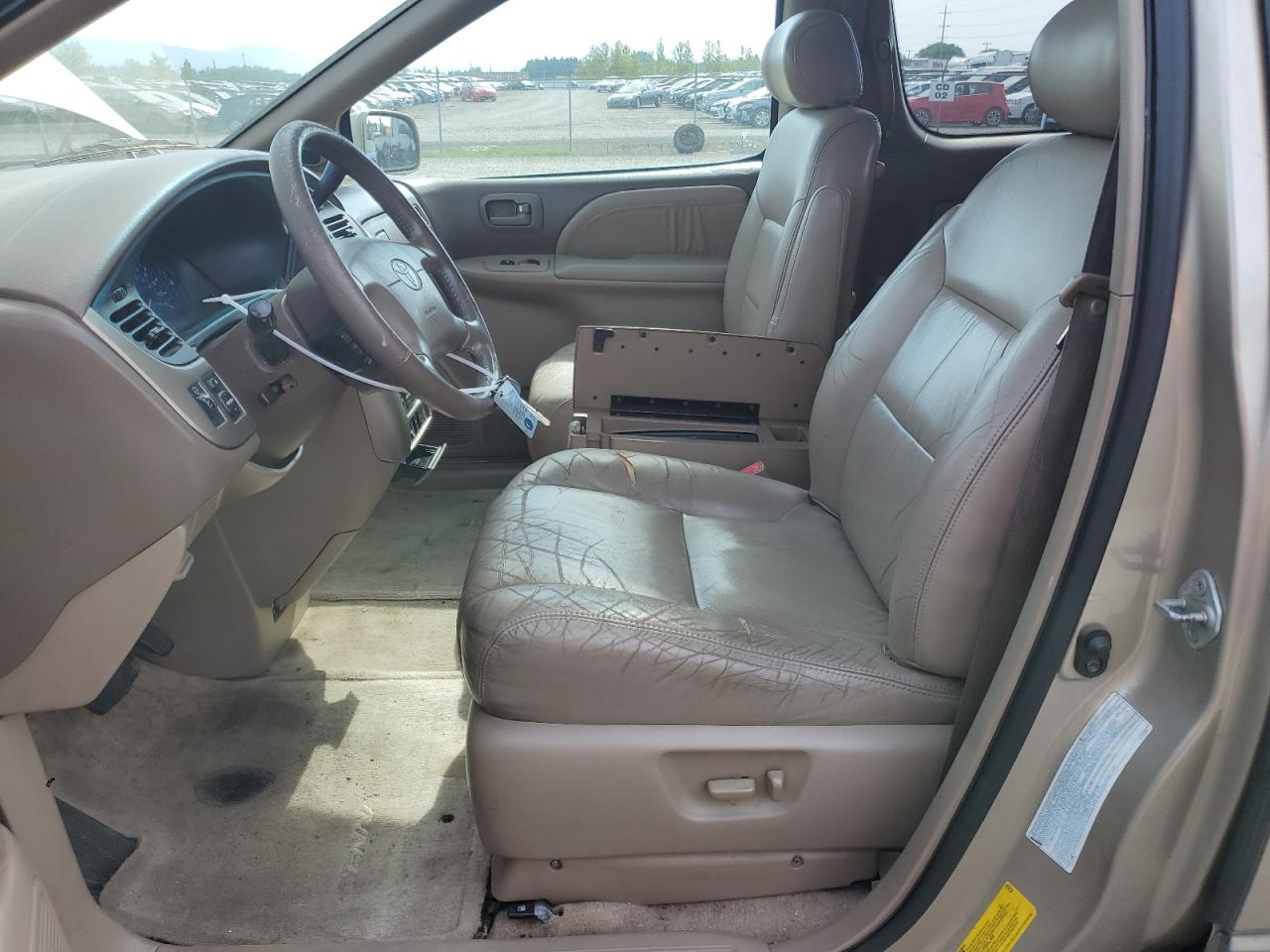 2001 TOYOTA SIENNA LE photo 7