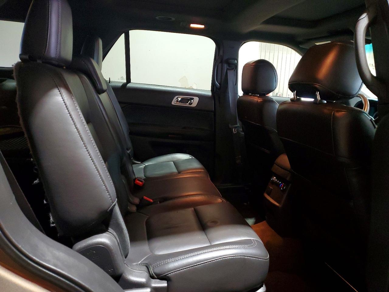 2015 FORD EXPLORER XLT photo 31