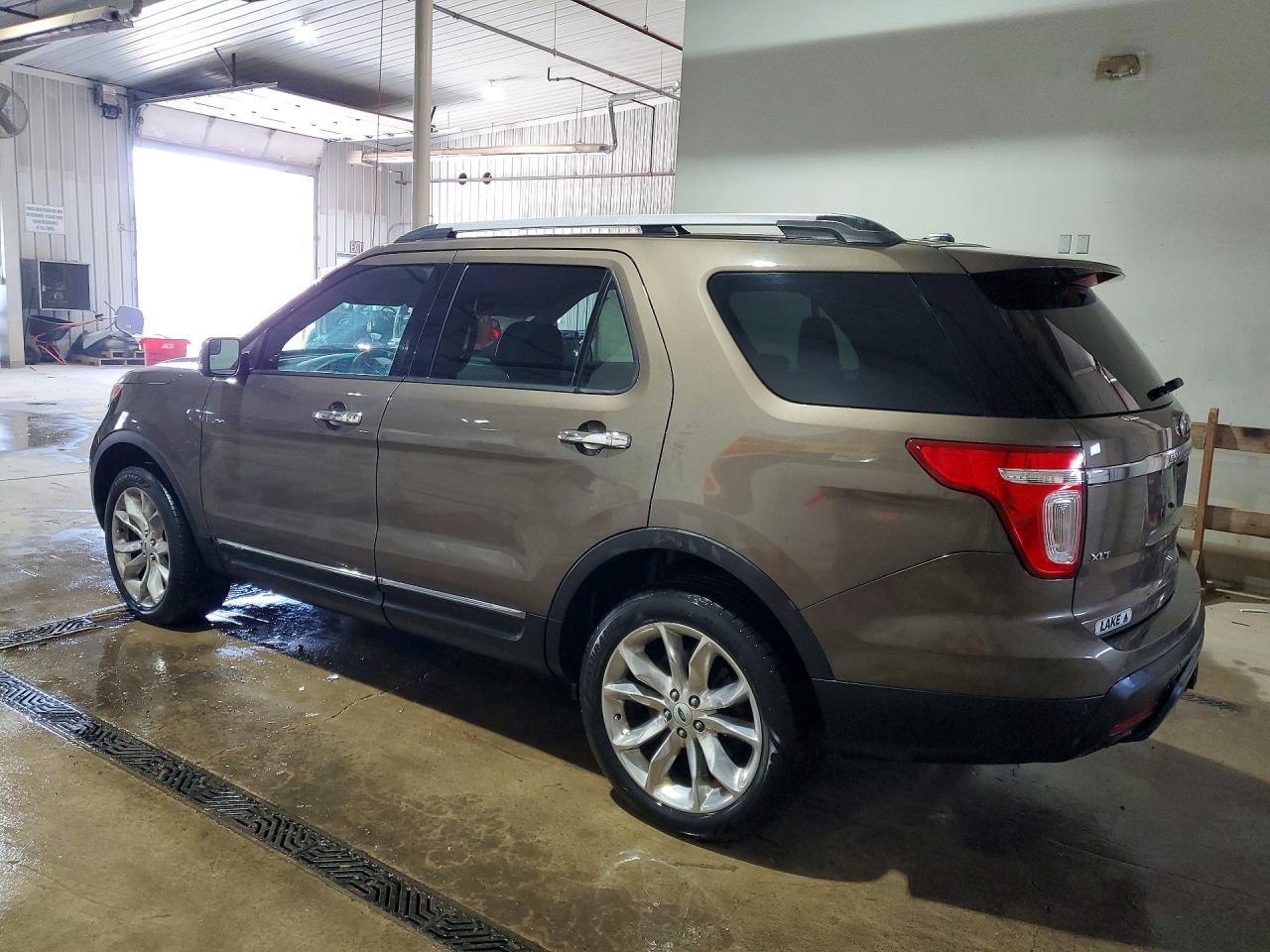 2015 FORD EXPLORER XLT photo 4
