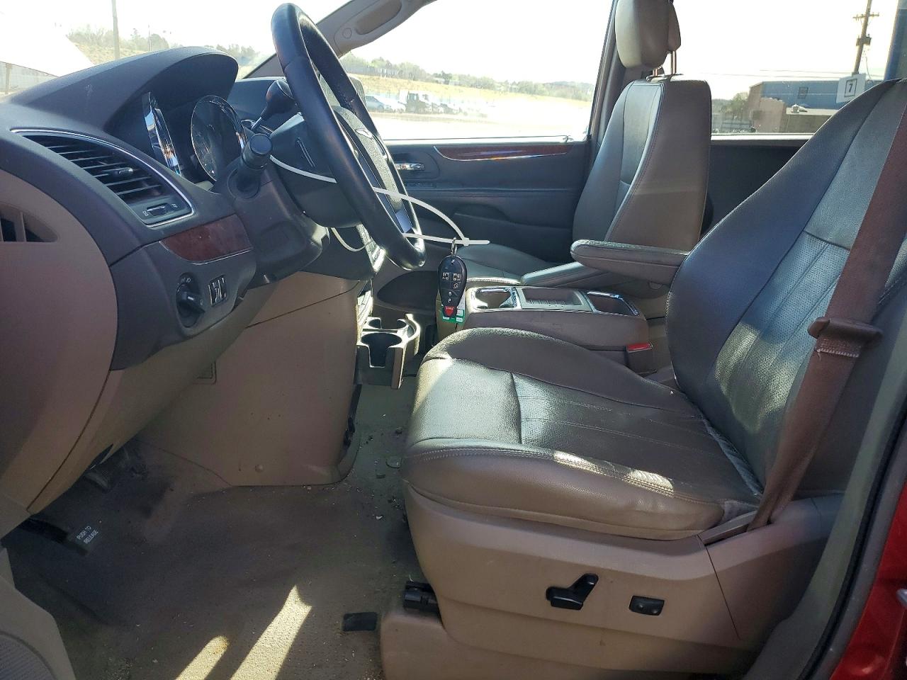 2012 CHRYSLER TOWN & COUNTRY TOURING photo 13