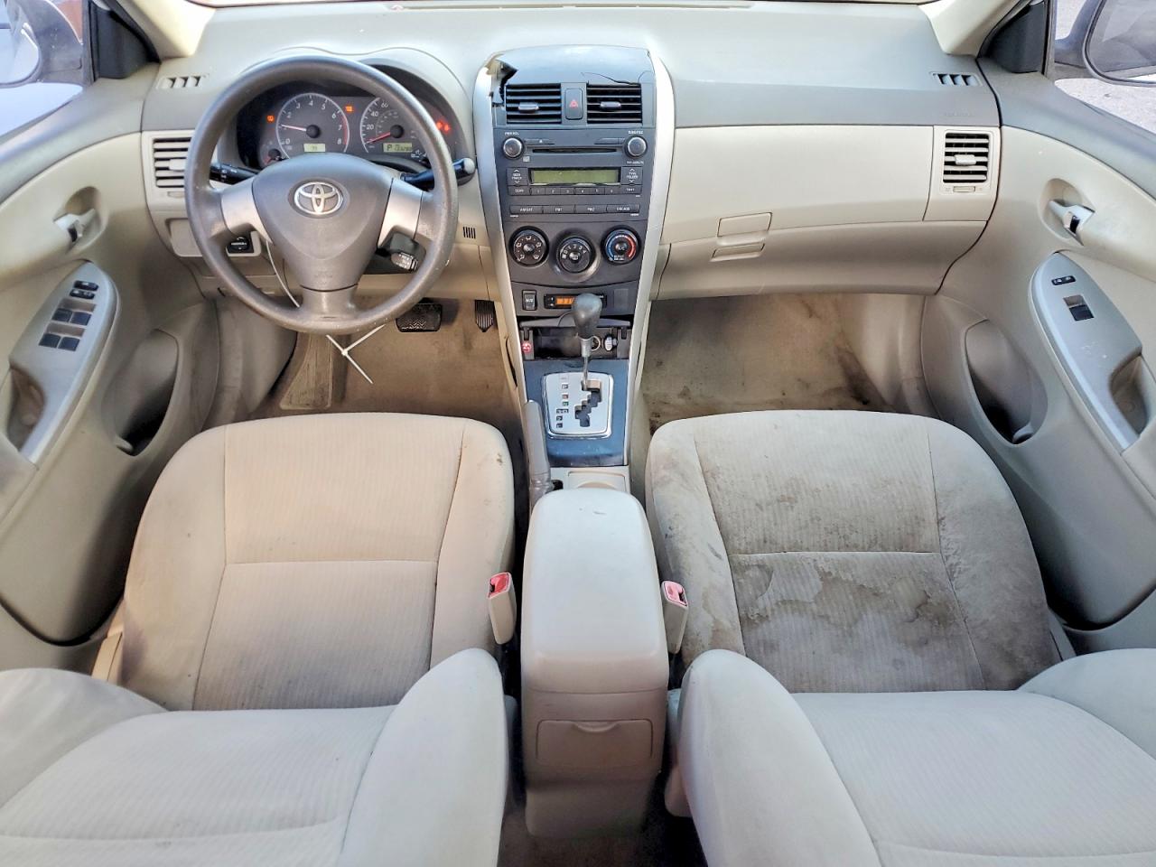 2010 TOYOTA COROLLA LE photo 8