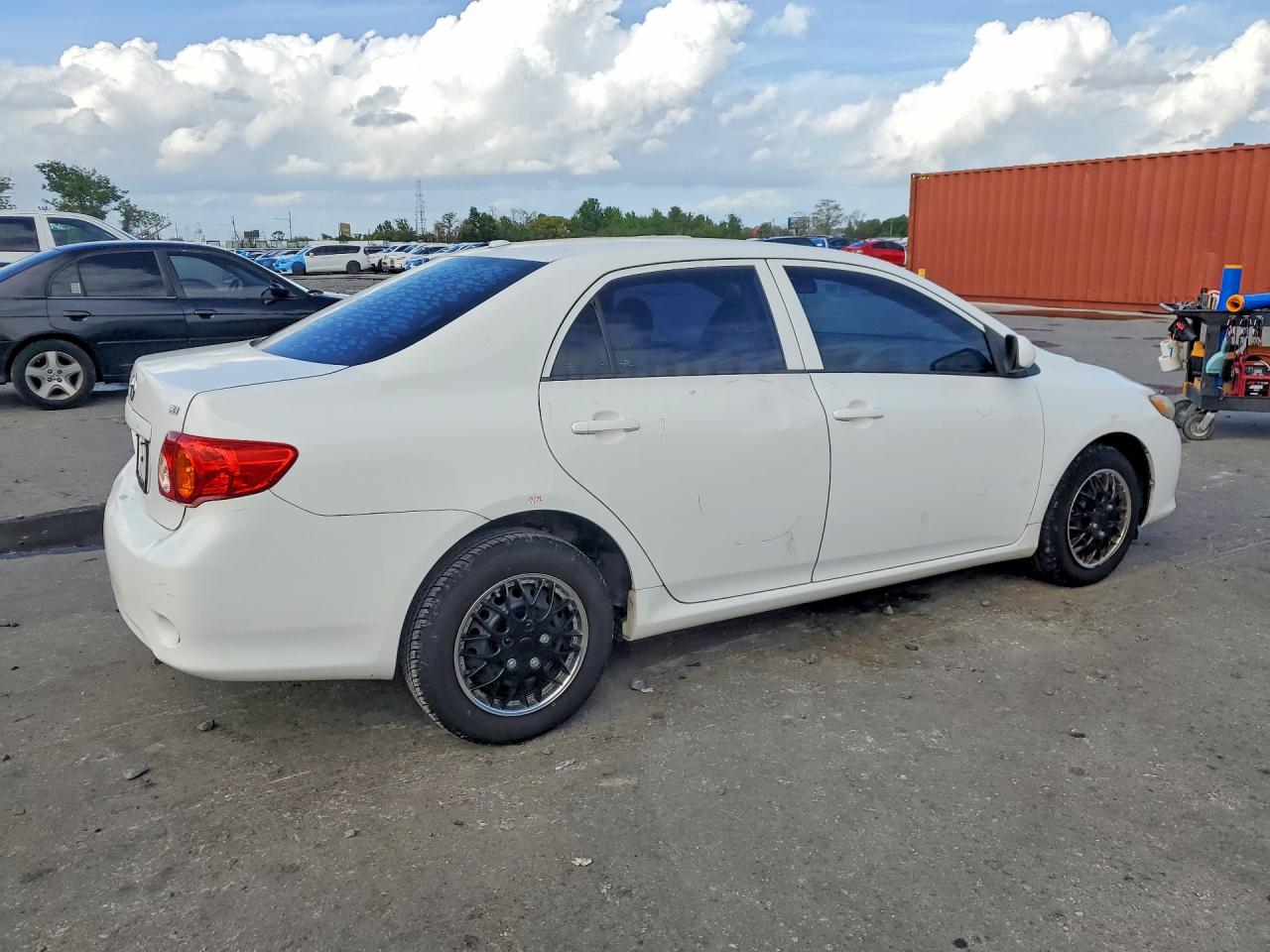 2010 TOYOTA COROLLA LE photo 3