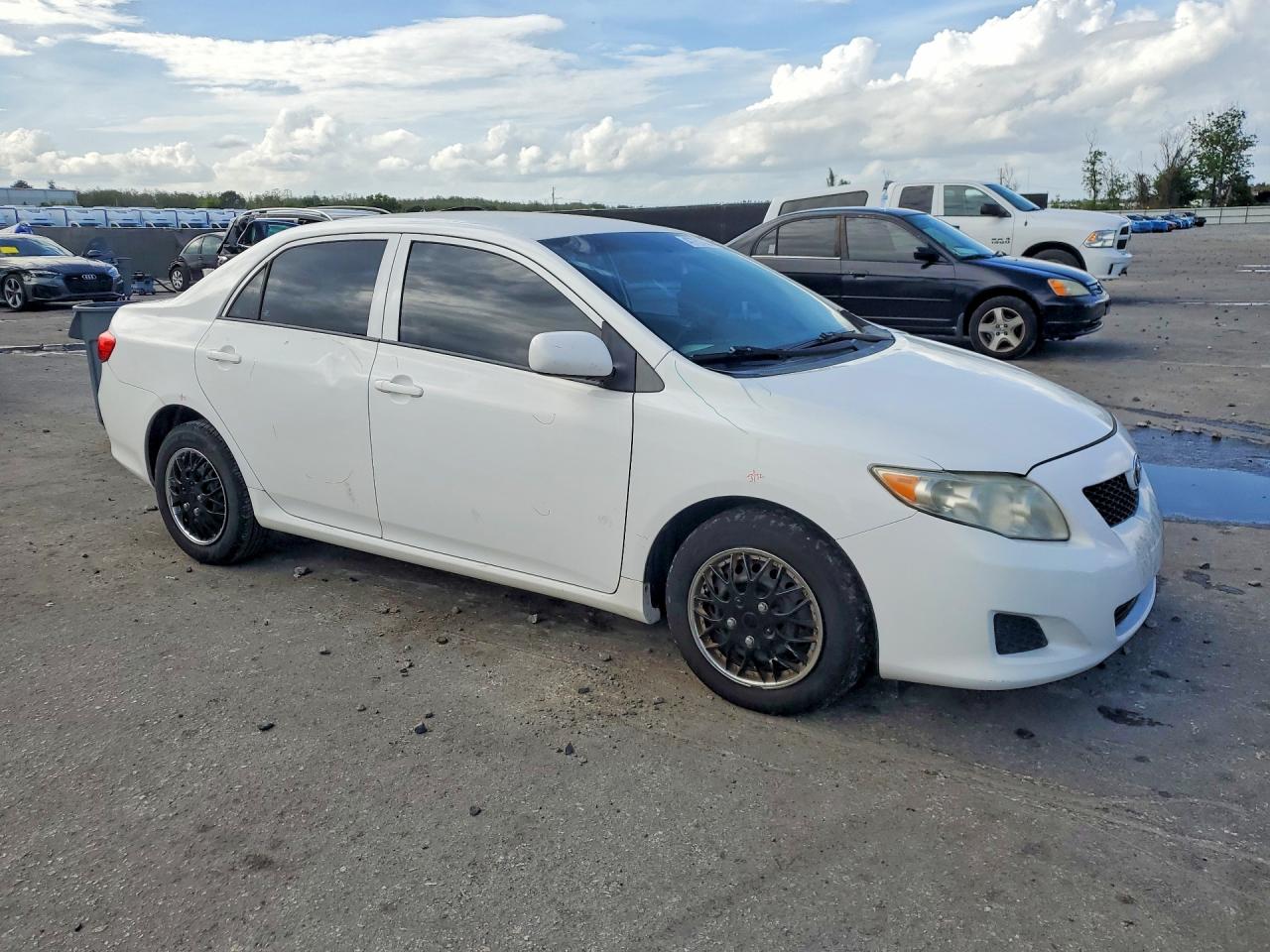 2010 TOYOTA COROLLA LE photo 4