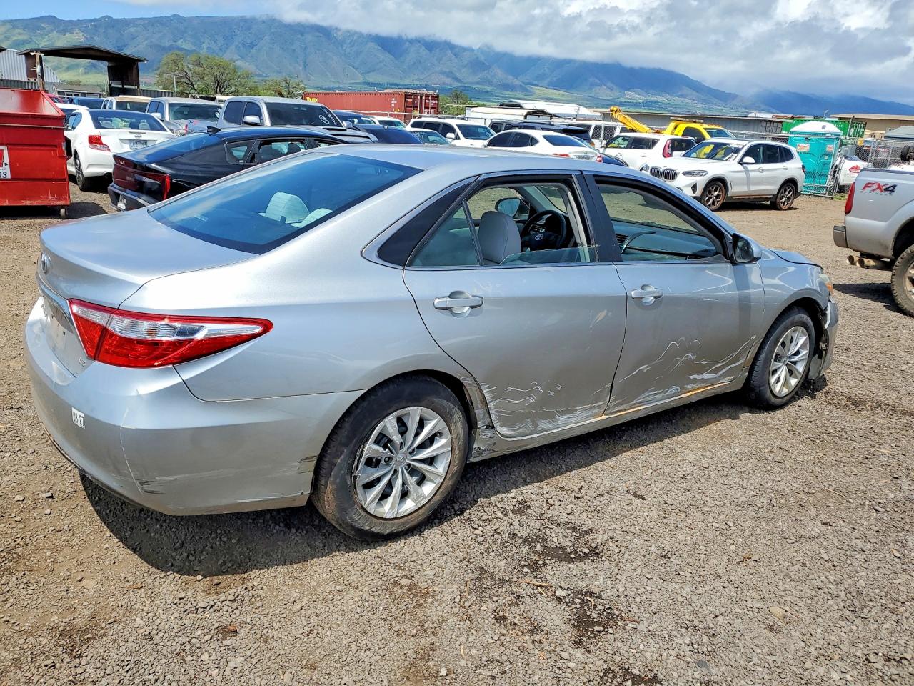 2015 TOYOTA CAMRY LE photo 5
