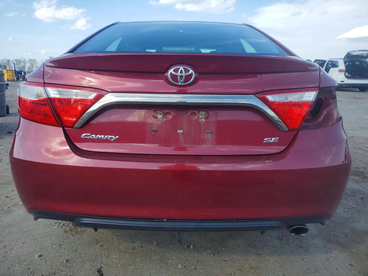 2017 TOYOTA CAMRY SE photo 11