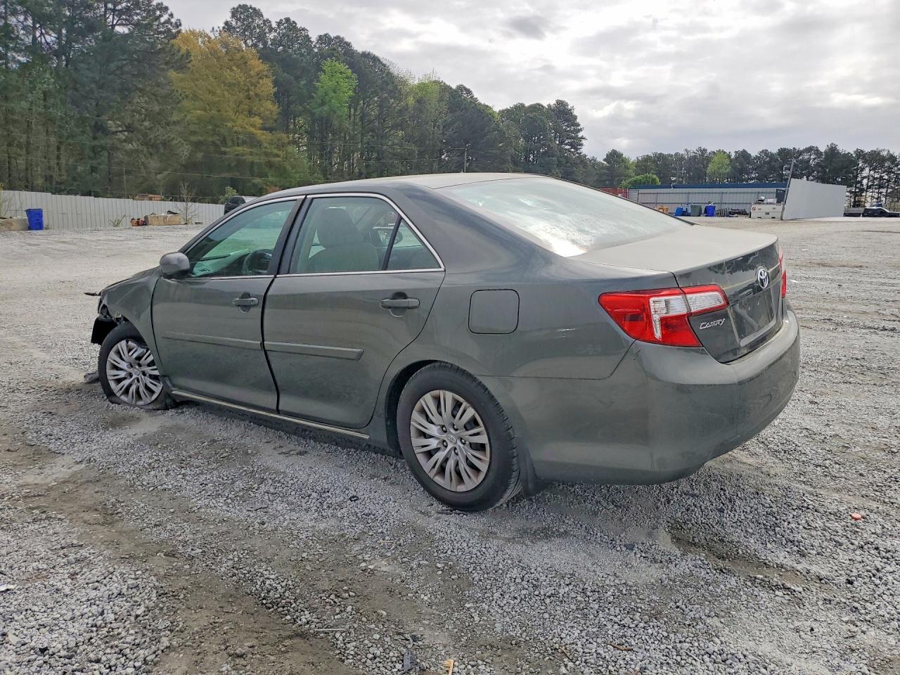 2014 TOYOTA CAMRY LE photo 4