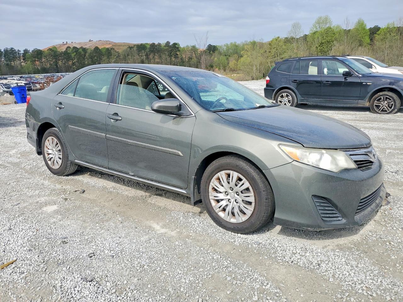 2014 TOYOTA CAMRY LE photo 10