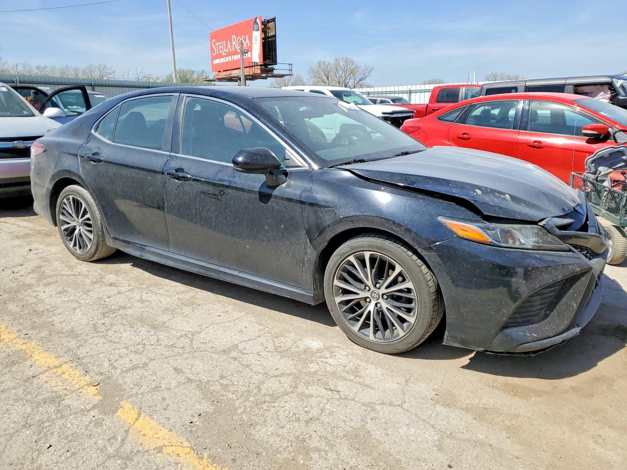 2019 TOYOTA CAMRY SE photo 10