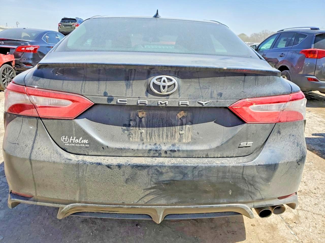 2019 TOYOTA CAMRY SE photo 16