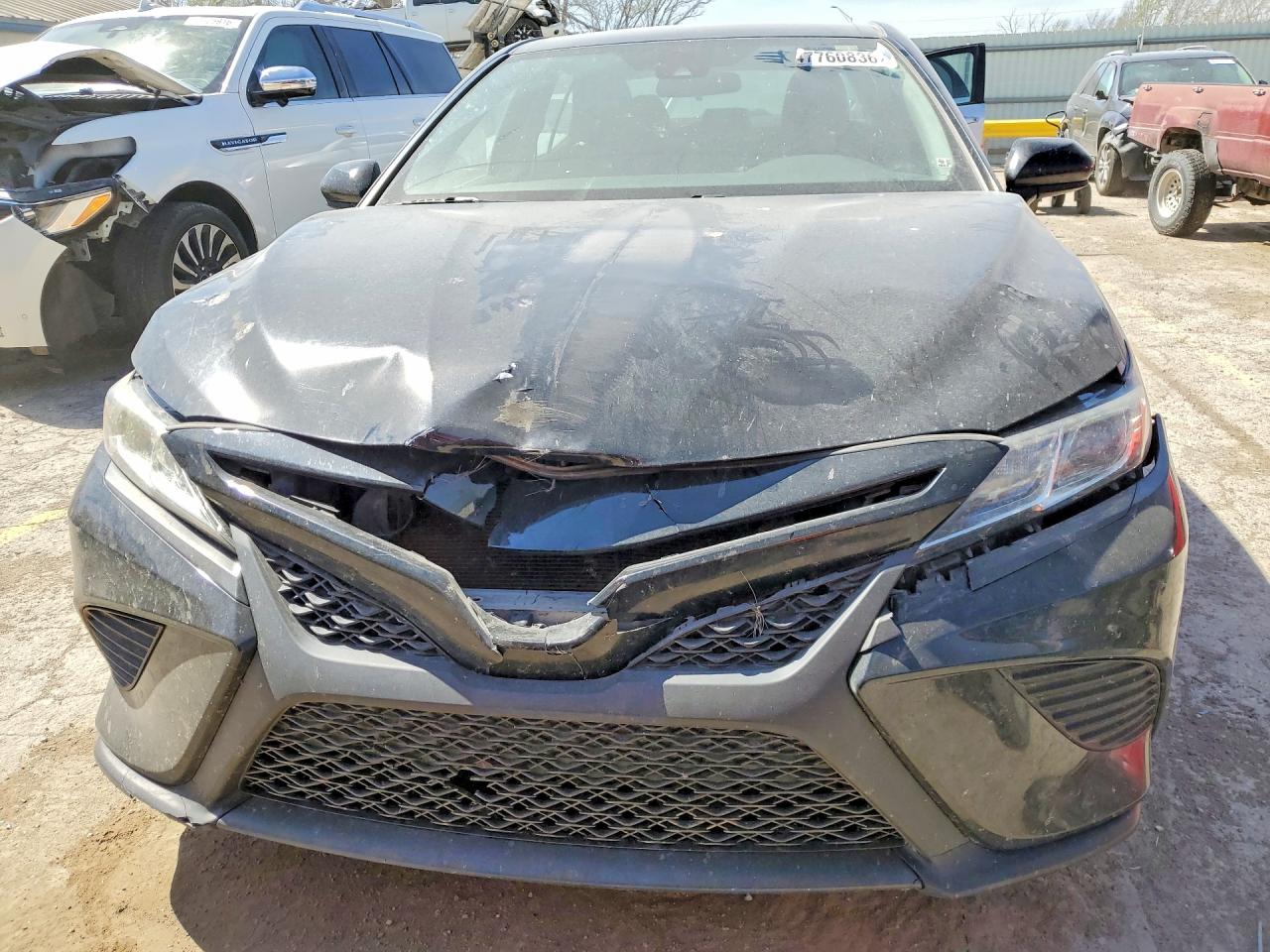 2019 TOYOTA CAMRY SE photo 13