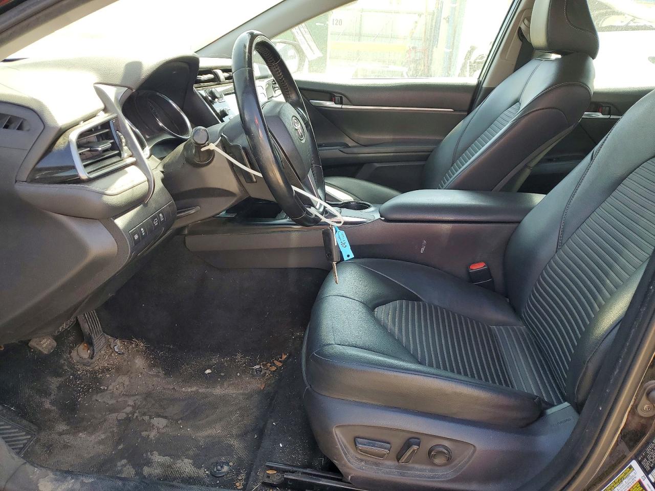 2019 TOYOTA CAMRY SE photo 19