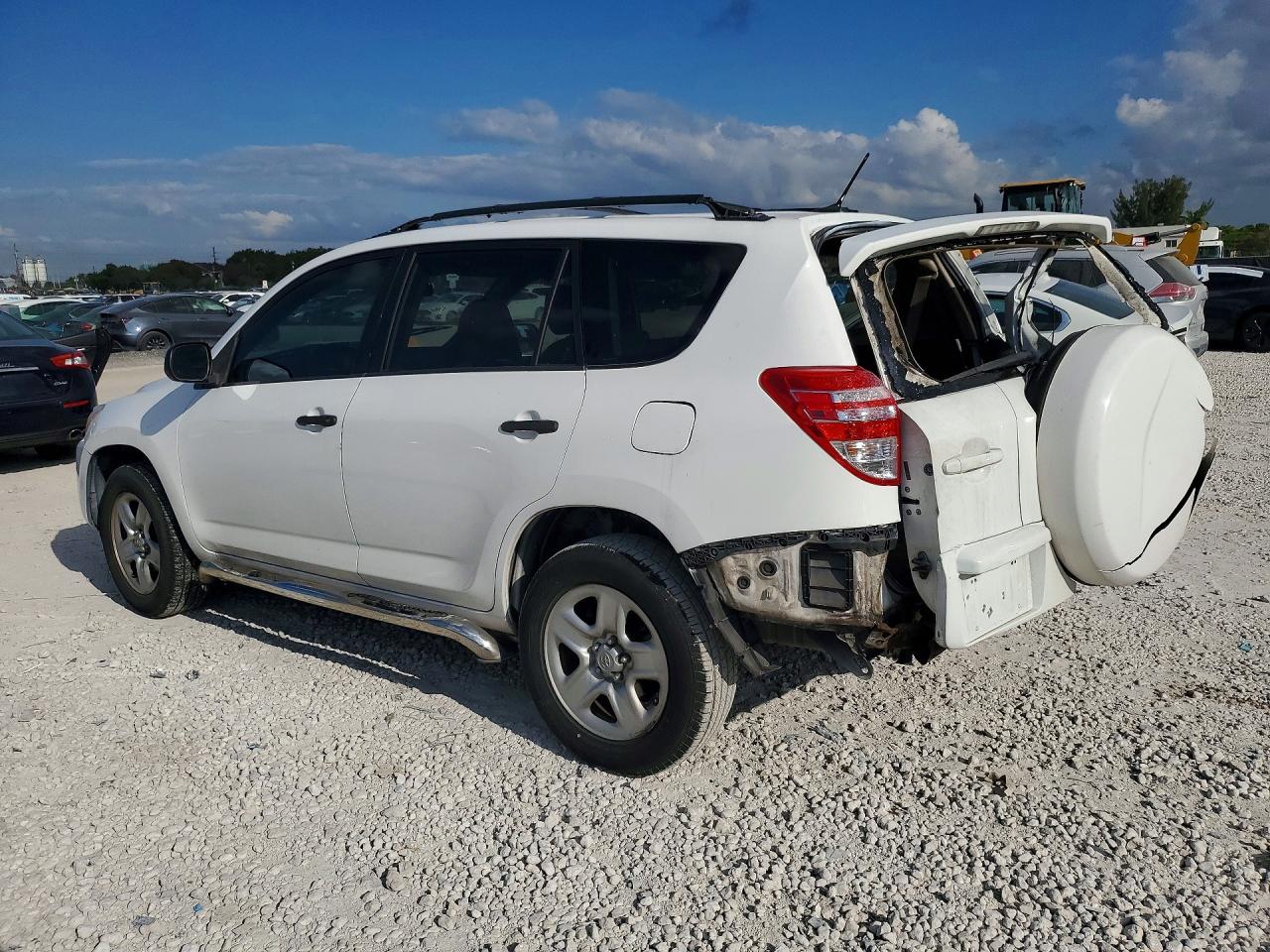 2011 TOYOTA RAV4 BASE photo 2